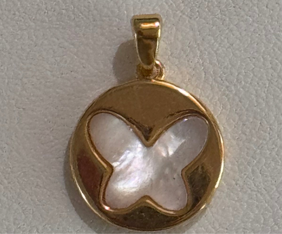 BUTTERFLY Charm (mother of pearl)