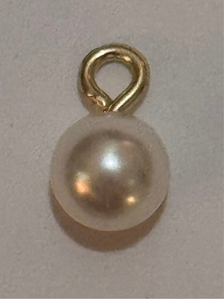 PEARL CHARM white