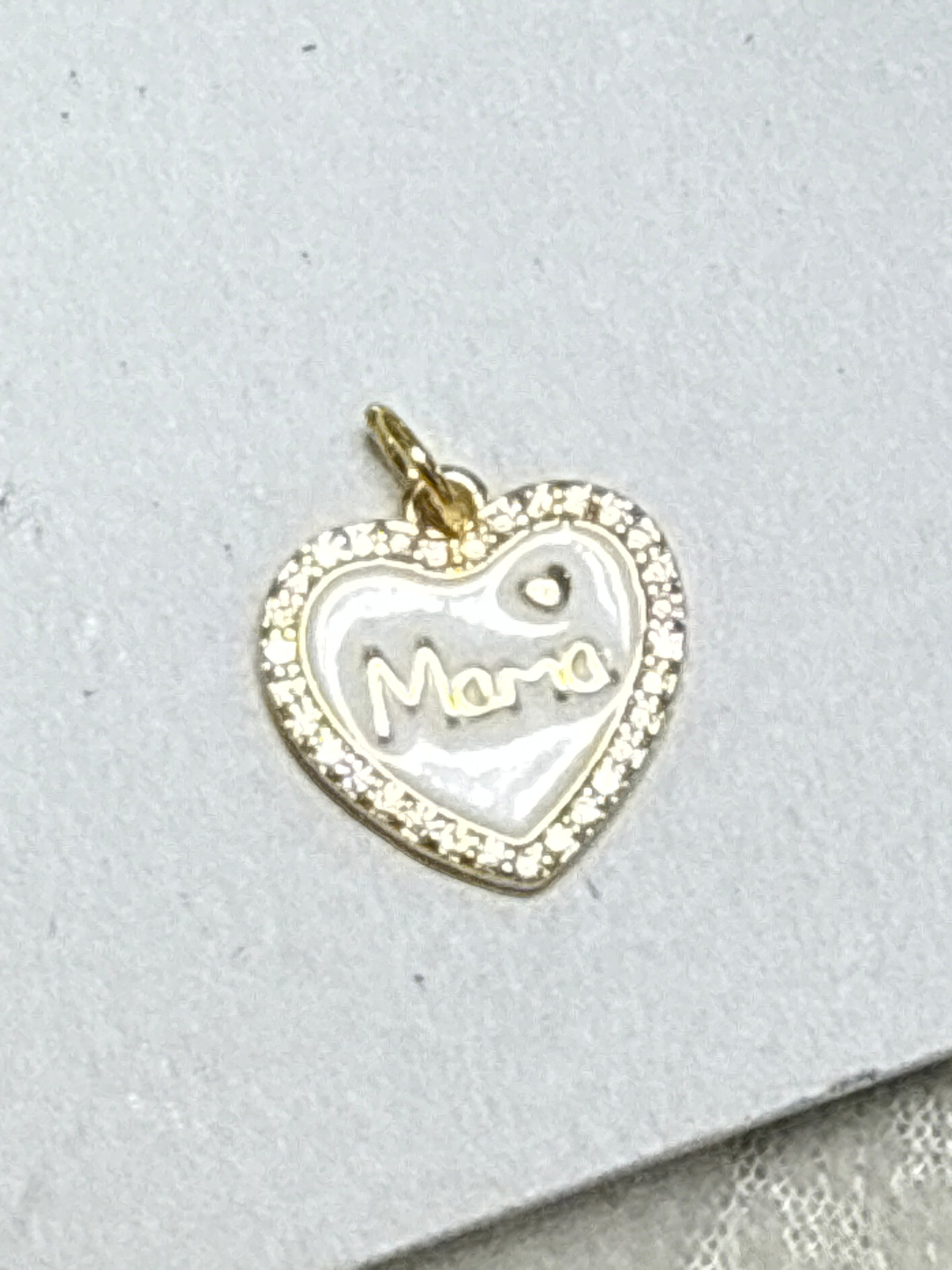 WHITE MAMA HEART