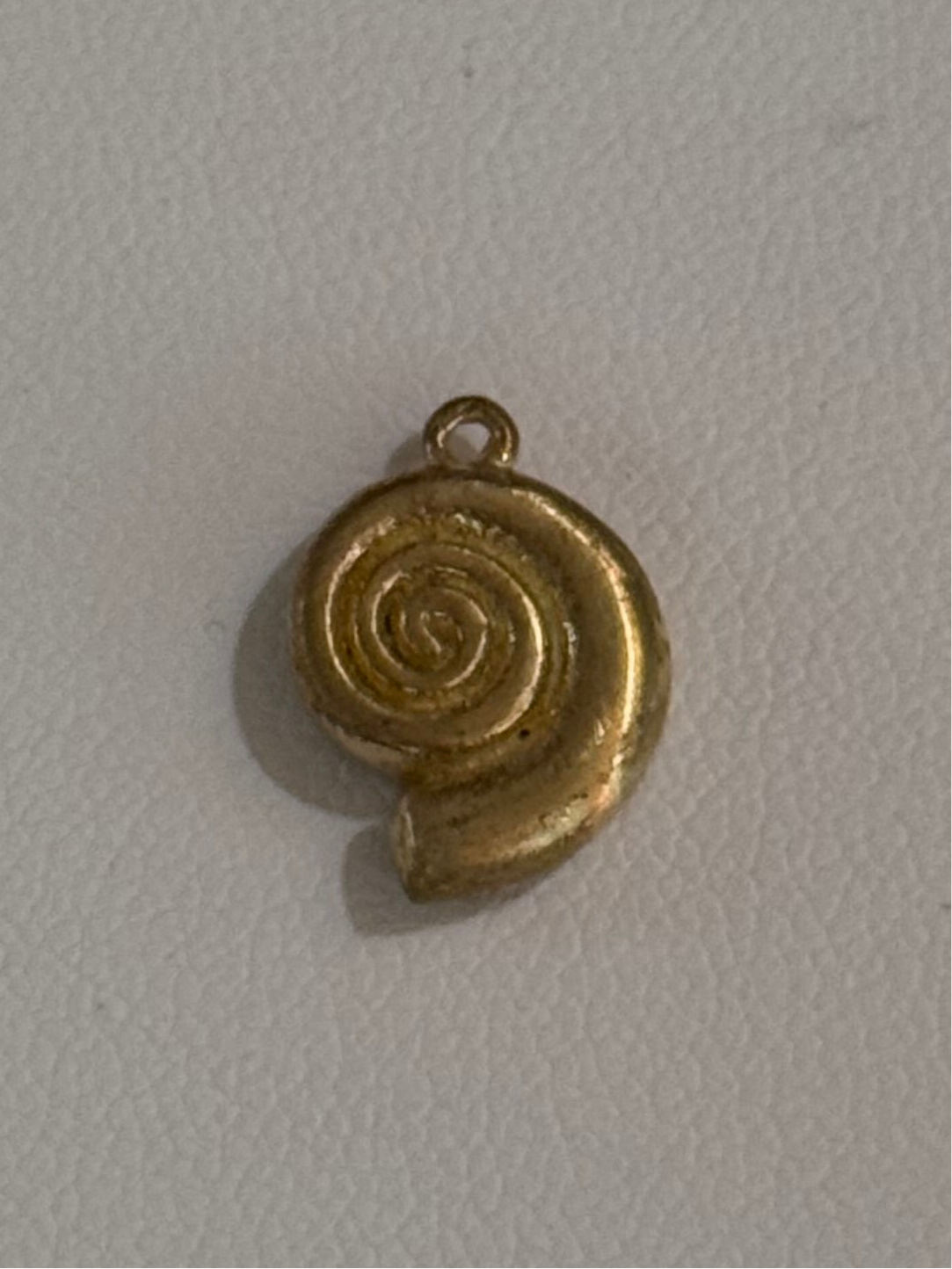 SEA SHELL CHARM small