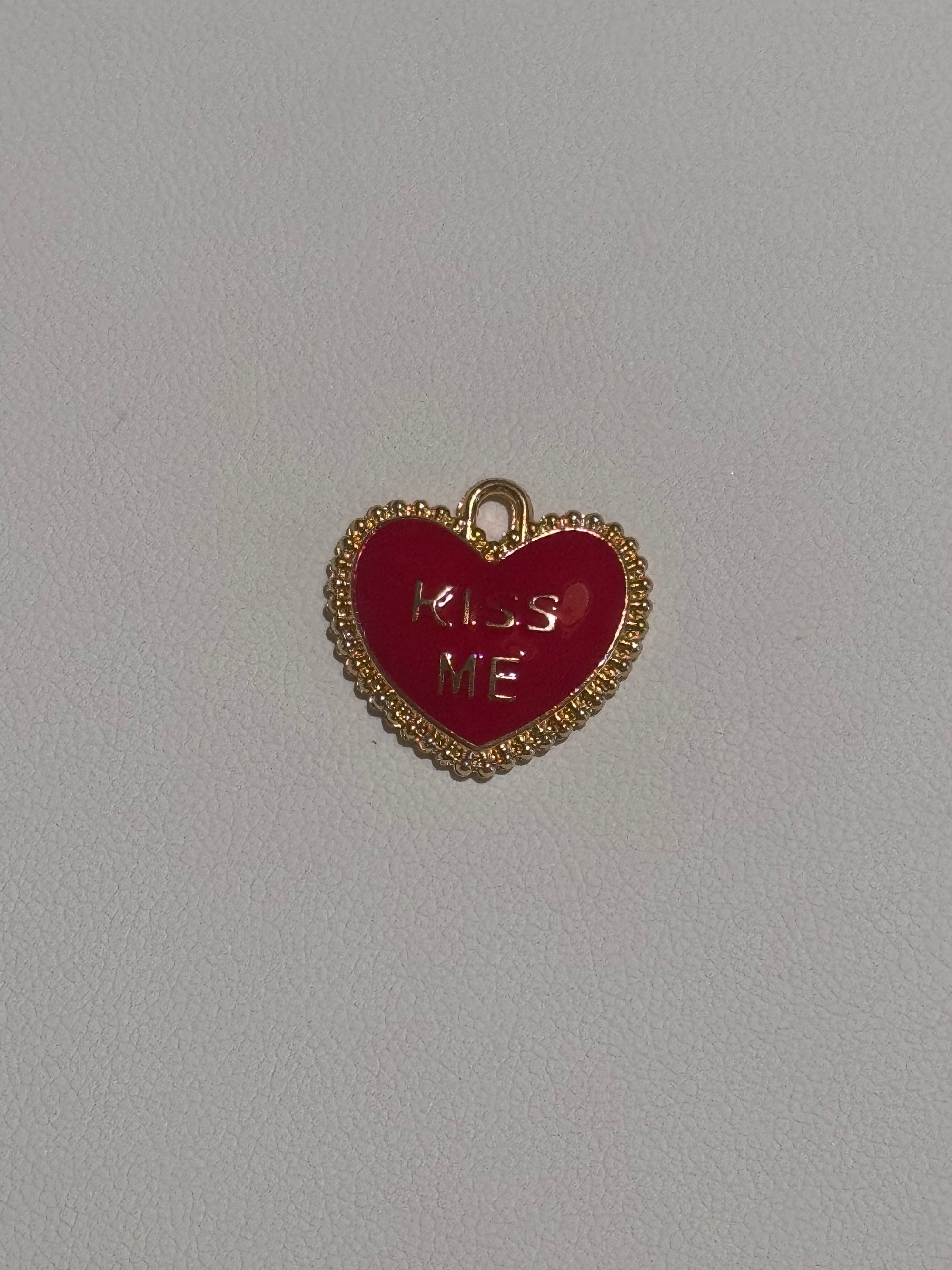 KISS ME HEART Charm (red)