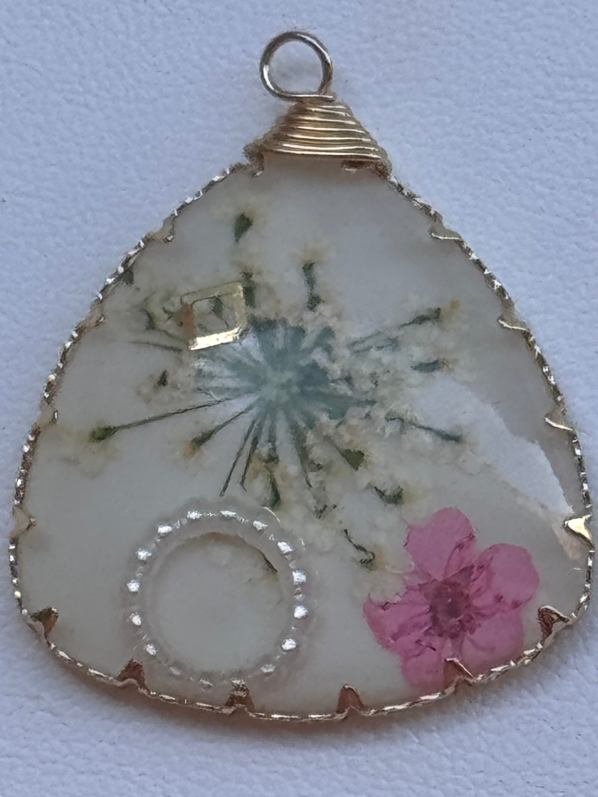 PRESSED FLOWER W PEARL