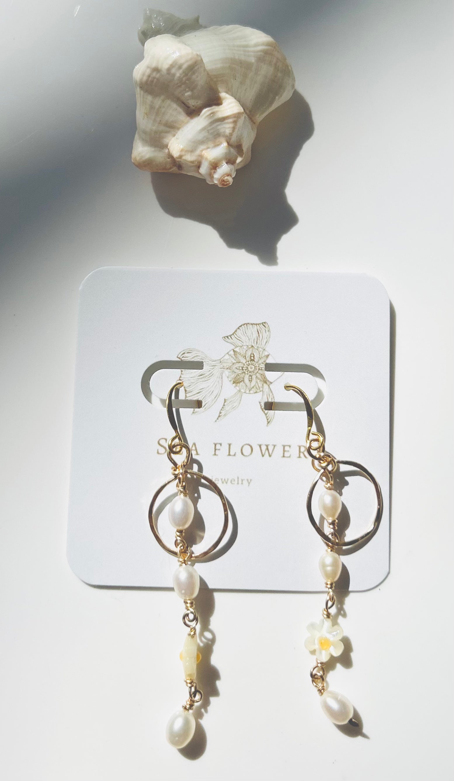Daisy and Pearls Drop Hoop